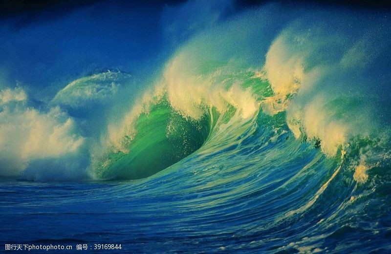 蓝色波涛大海的海浪图片