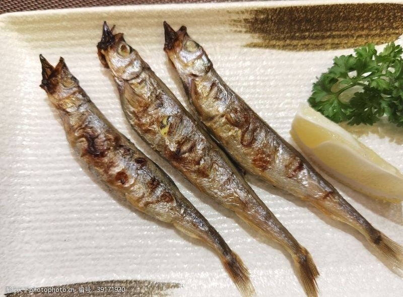 日本韩国料理烤鱼图片