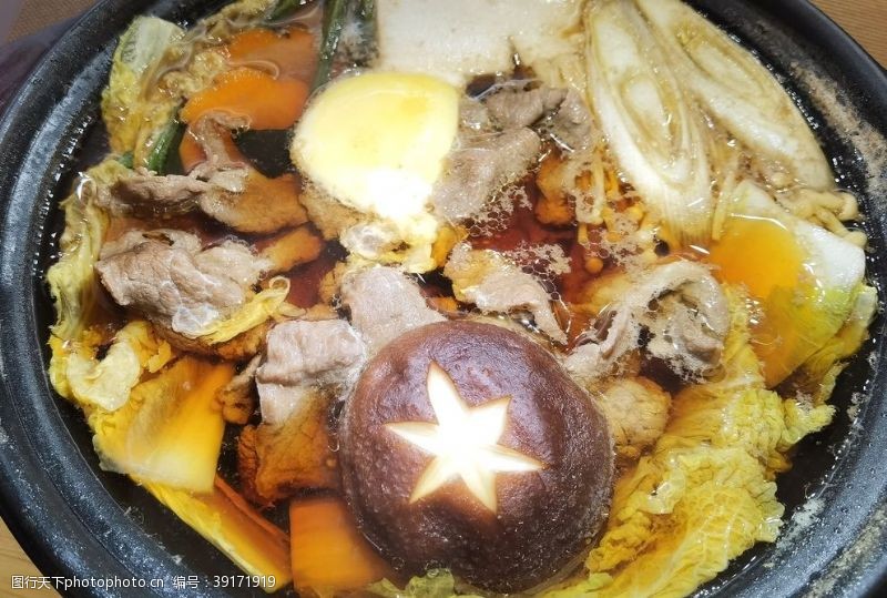 日本韩国料理蘑菇炖白菜图片