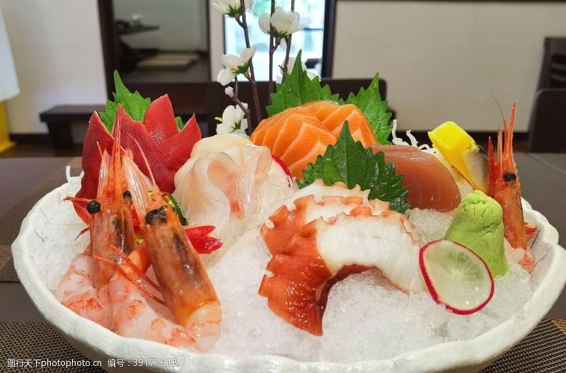 日本韩国料理生鱼片图片