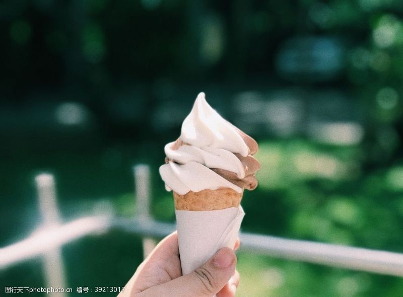 水果冰淇淋冰淇淋美食图片