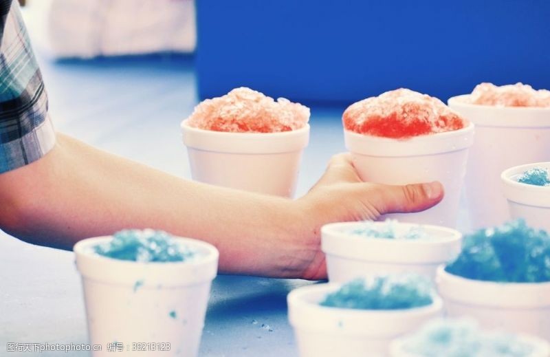 樱桃沙冰冰淇淋美食图片