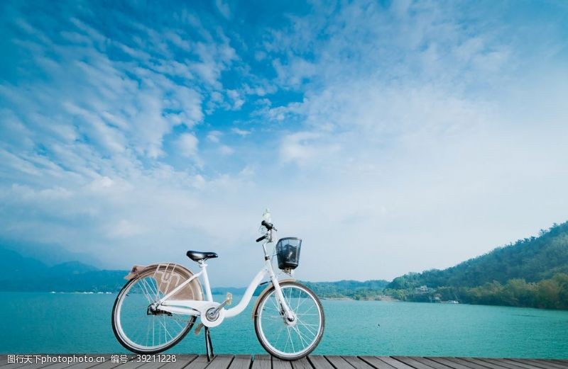 旅行车海边自行车旅游背景海报素材图片