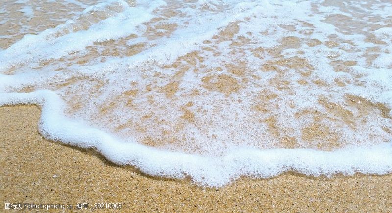亚龙湾海浪图片
