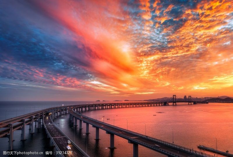 荧光跨海大桥图片