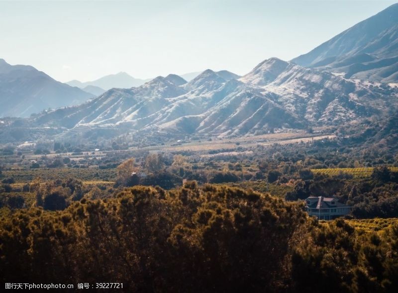 登山运动山峰图片