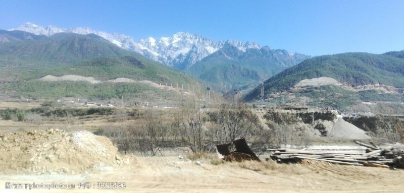 马拉松青山雪峰荒地风景图片