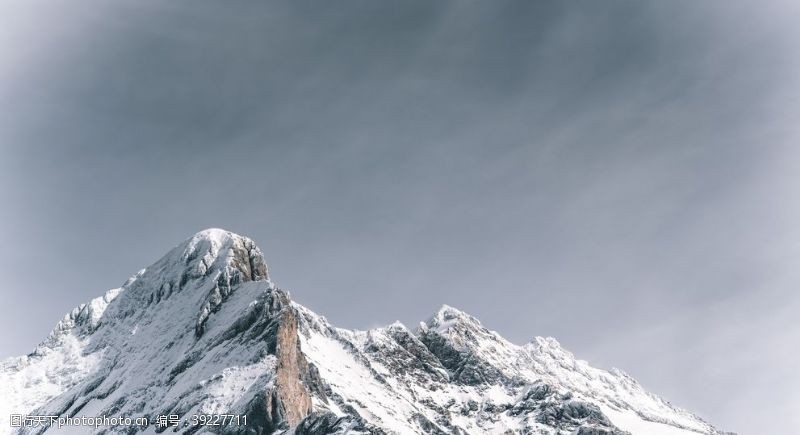 登山运动山峰图片