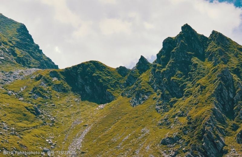 登山运动山峰图片