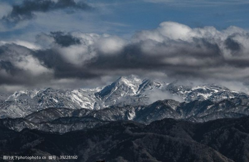 冬雪山峰图片
