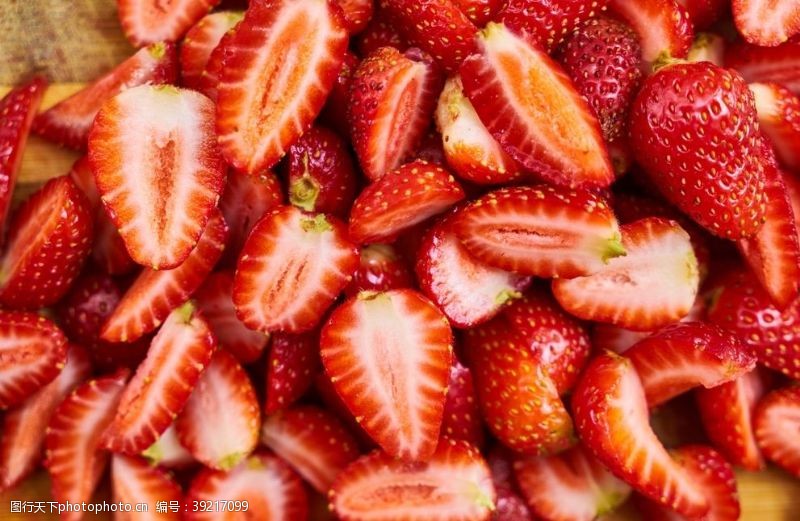 天生丽质草莓水果图片
