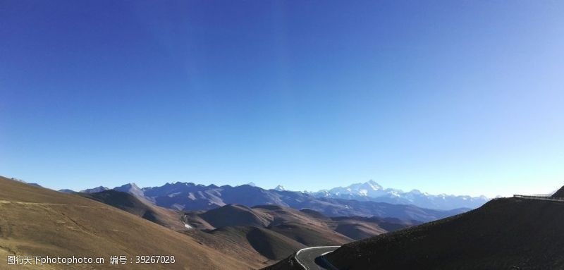 水落石出蓝天大山风景图片