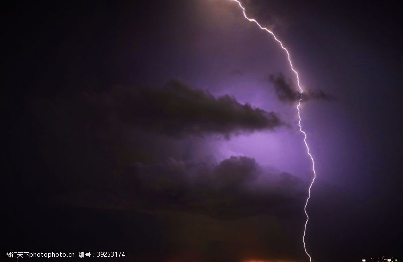 暴雨闪电图片