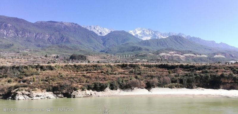 马拉松蓝天雪山大山河流风景图片