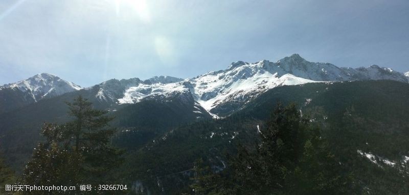 马拉松雪山蓝天风光图片