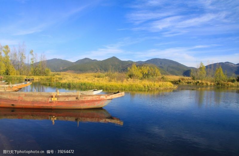 小舟泸沽湖图片