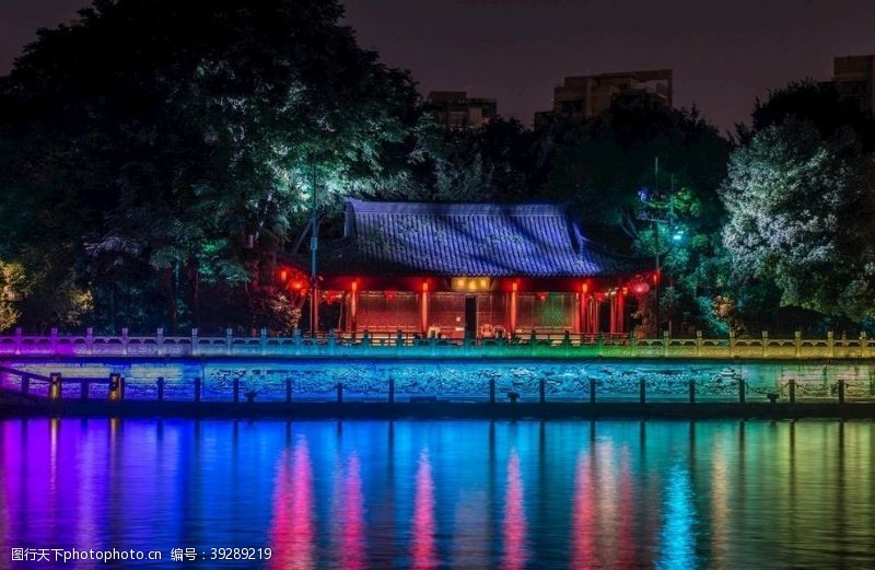 古老的拱宸桥夜景五彩斑斓图片