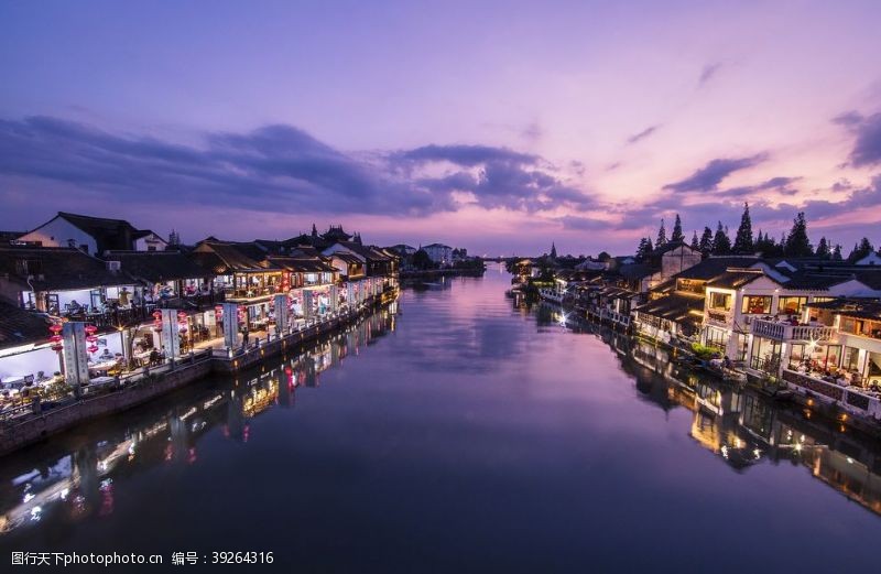 上海青浦朱家角古镇夜景风光图片