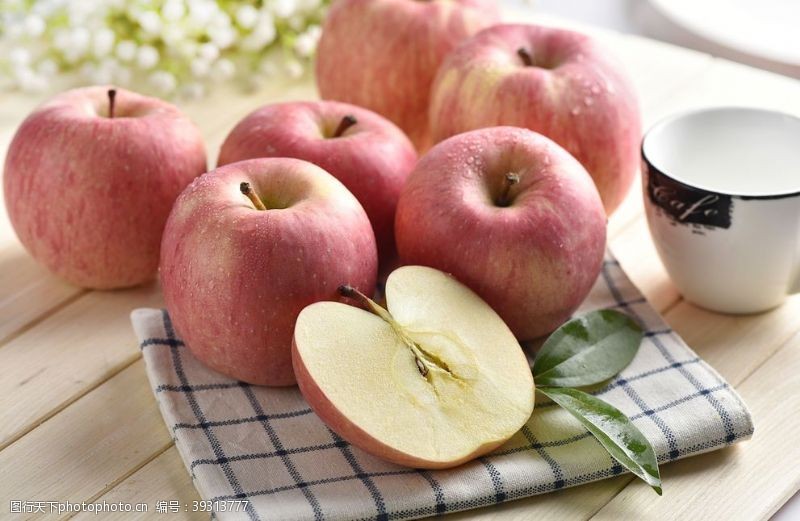 水果广告红富士苹果图片