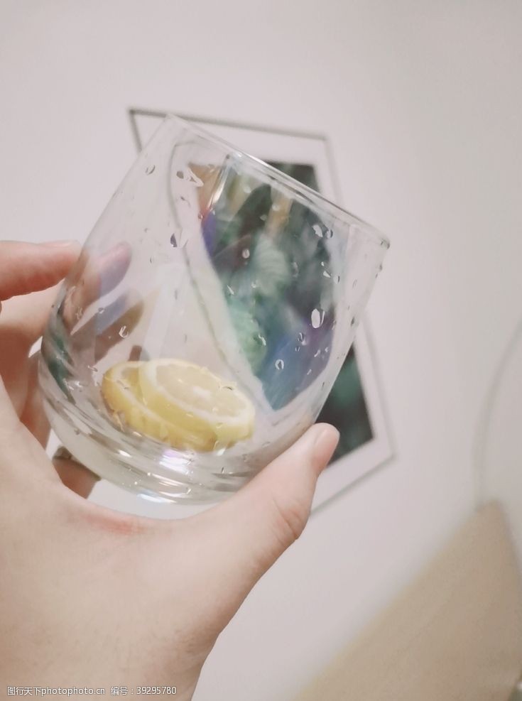 陶瓷杯样机柠檬杯子图片