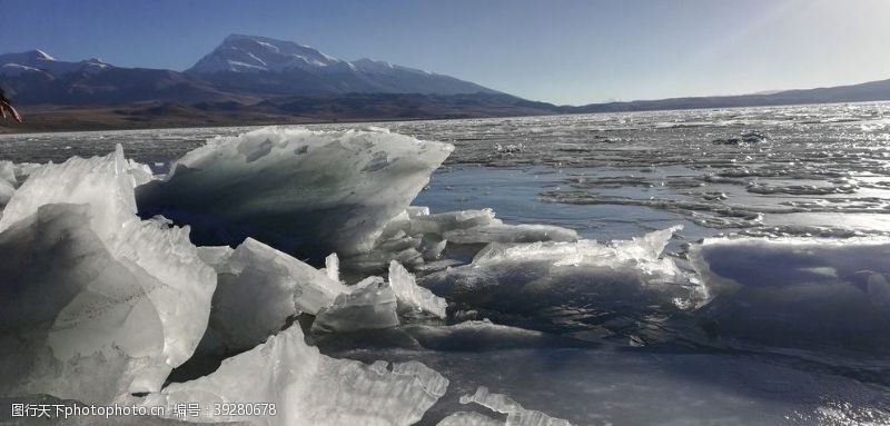 冬日湖冰雪山冰川湖泊风光图片