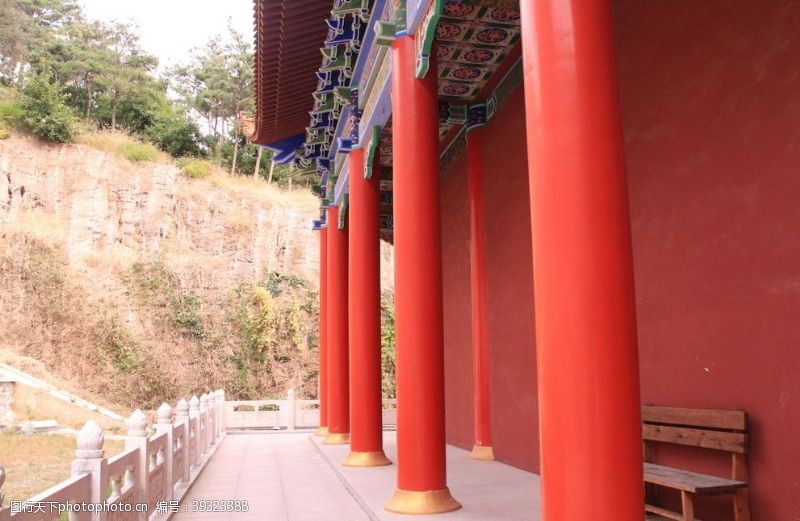 中式灯笼大红柱子图片