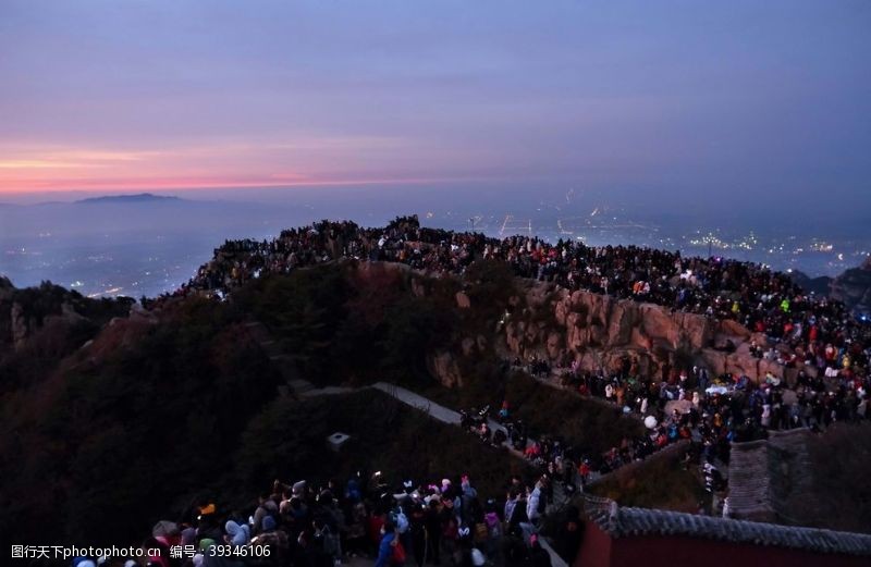 群山连绵人海日出图片