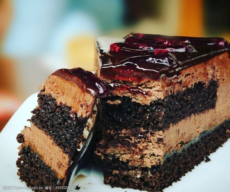 营养果仁巧克力蛋糕图片