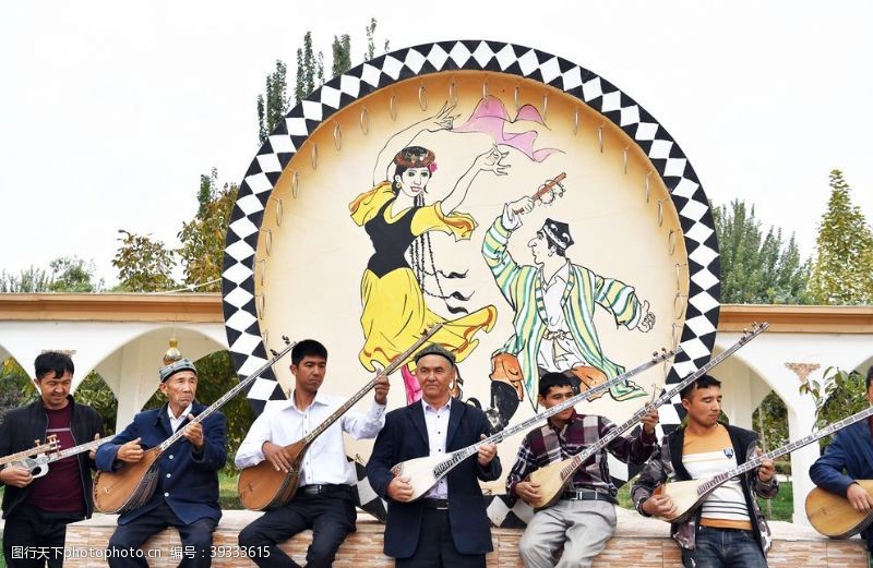 维吾尔族新疆民族乐器村图片