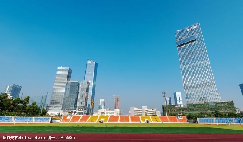 欢腾深圳大学足球场图片