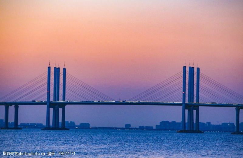 绿色清新背景青岛胶州湾跨海大桥图片