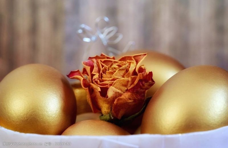金色炫丽背景彩蛋图片