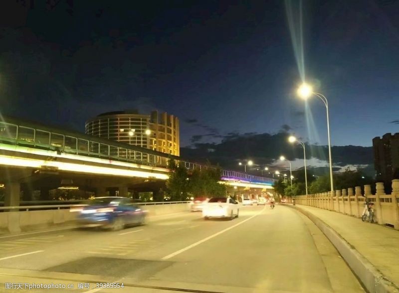 光速灯车道夜景图片