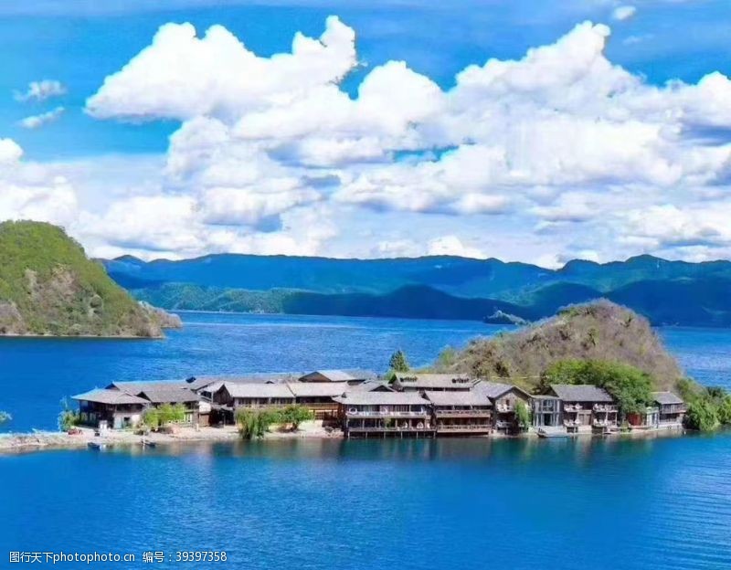 航拍乡村风景泸沽湖小岛图片