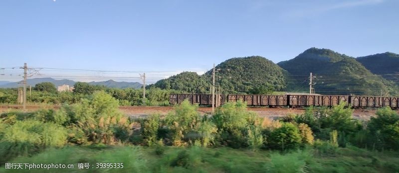 旅游风景路途风景山火车图片