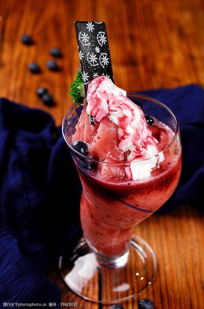草莓冰淇淋巴纳海滩蓝莓冰沙图片