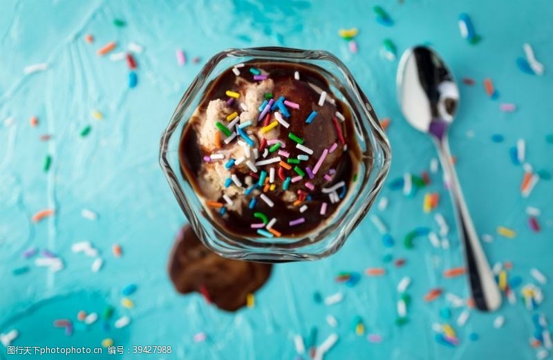 甜筒冰淇淋冰淇淋图片