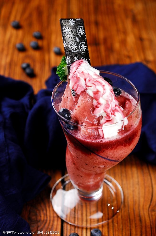 草莓冰淇淋巴纳海滩蓝莓冰沙图片