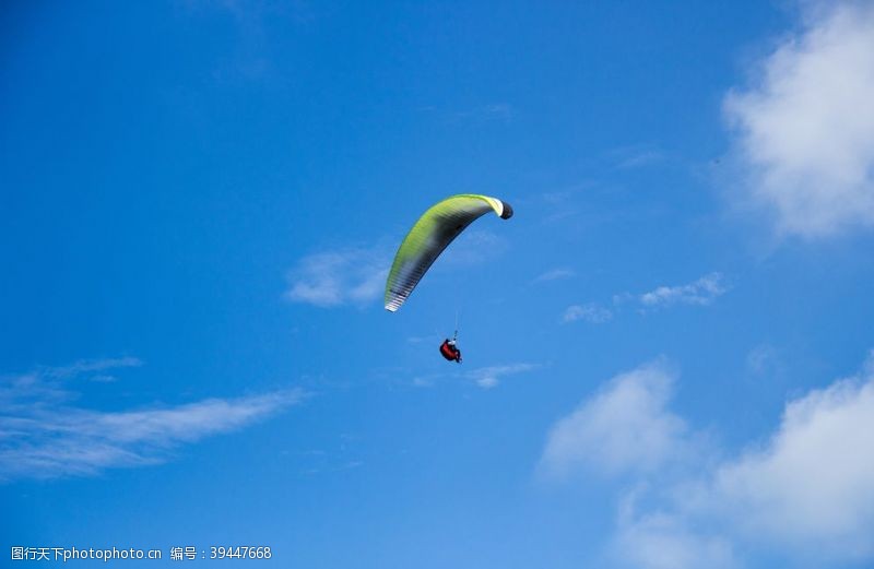 限高滑翔跳伞图片