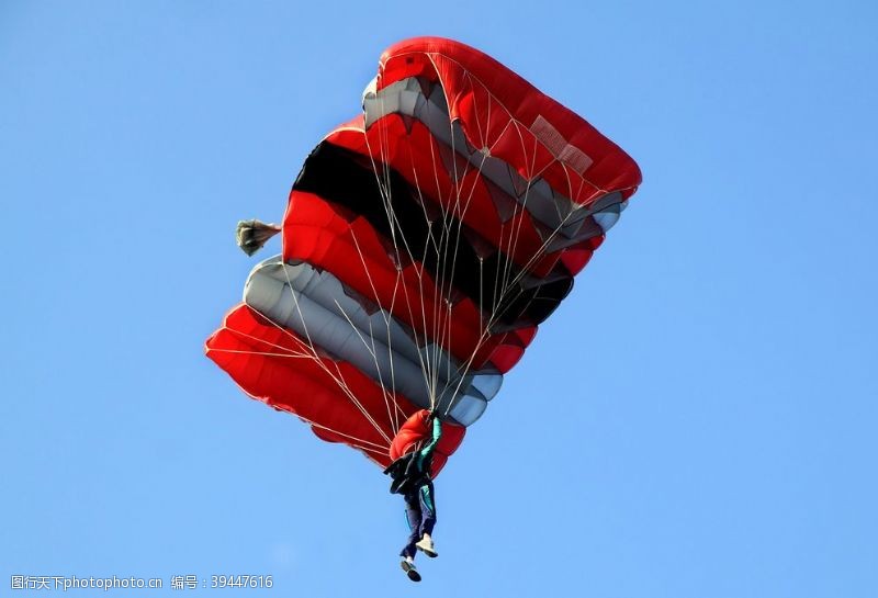 极限运动滑翔跳伞图片