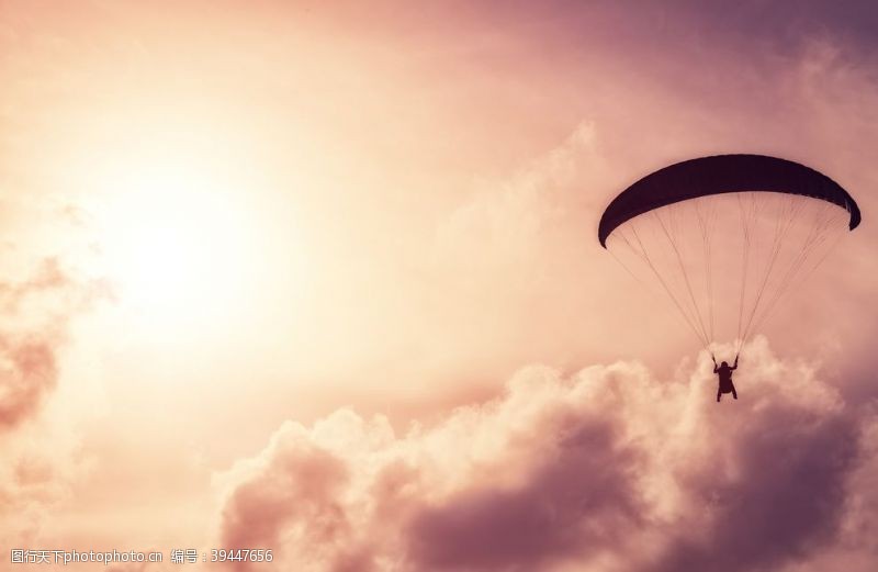 天空跳伞滑翔跳伞图片