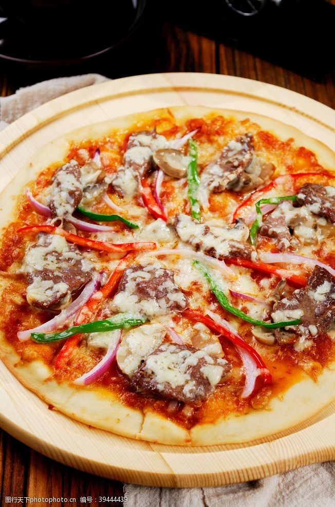 pizza椒香牛肉披萨图片