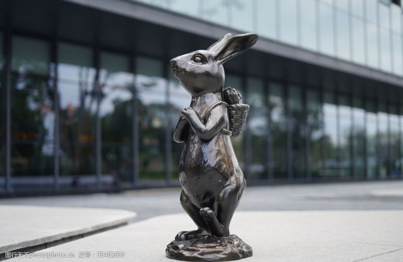 装饰物仿铜兔子雕塑摆件模型图片