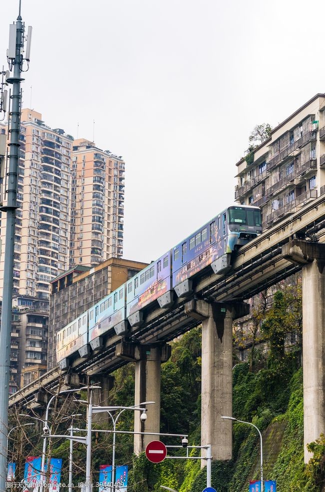 重庆城市风光李子坝地铁图片