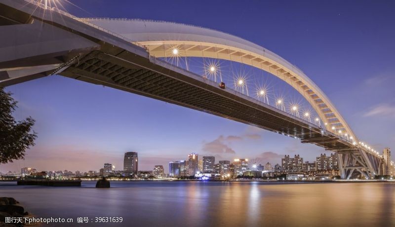 华美达大城市地标建筑摄影图片