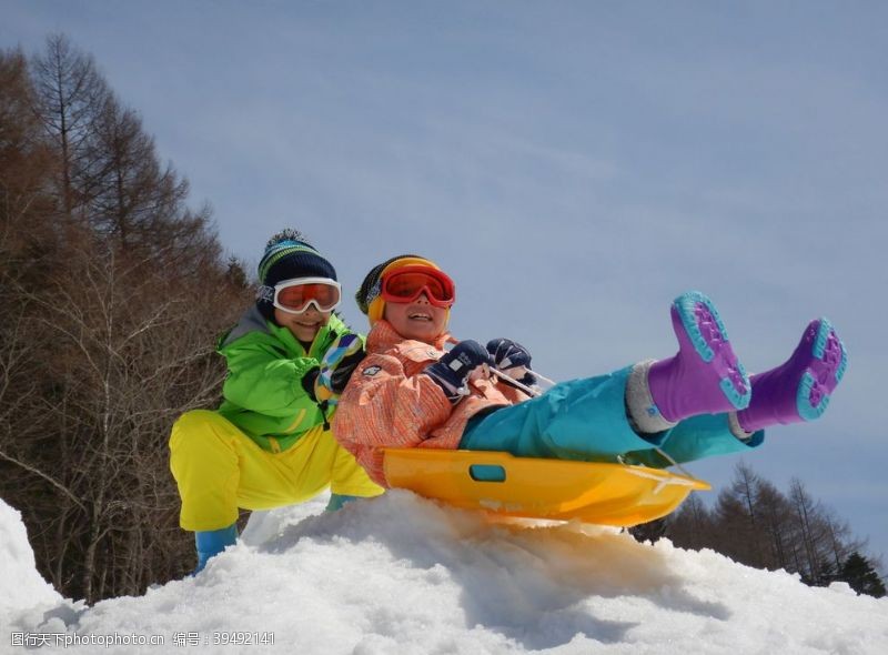 快乐的孩子儿童滑雪图片