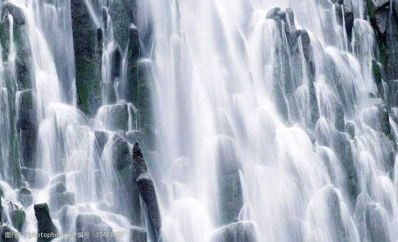 落苏庐山瀑布图片