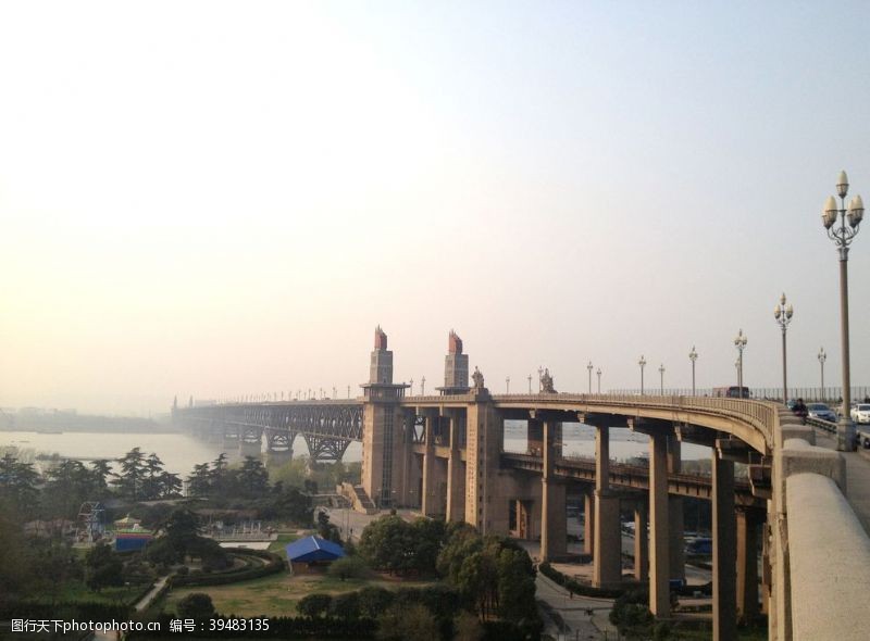 旅游封面南京长江大桥图片