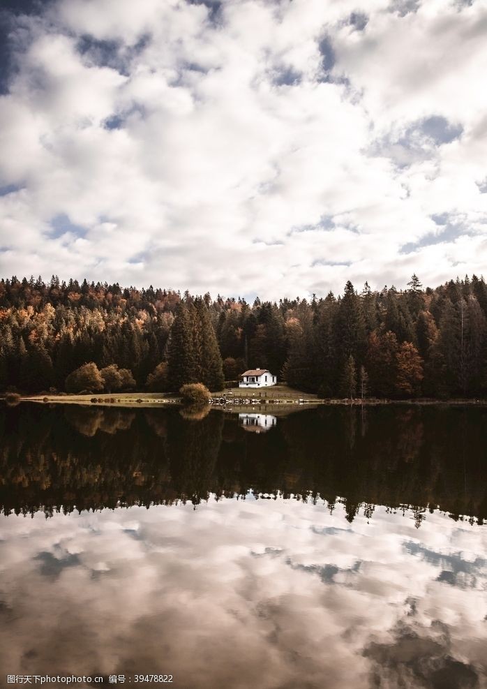 秋装摄影森林树木湖面清湖湖泊图片