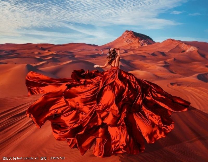 红衣美女沙漠美女背景图片